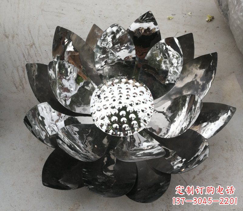 山西不锈钢镜面的荷花雕塑——彰显美丽与恬静
