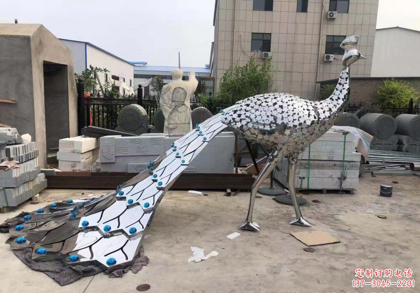 山西不锈钢孔雀景观雕塑