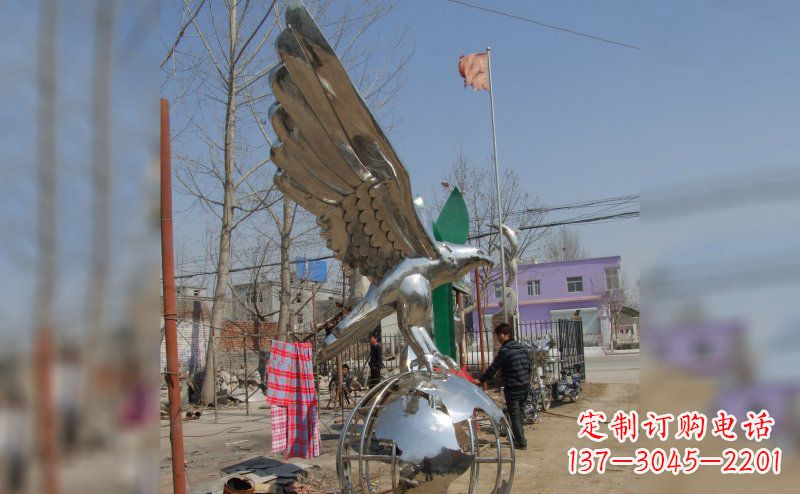 山西不锈钢老鹰雕塑象征力量与美丽