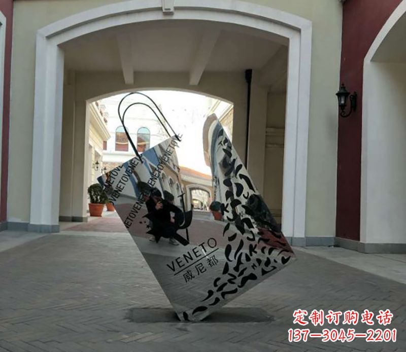 山西不锈钢镂空购物袋雕塑——艺术精美的装饰品