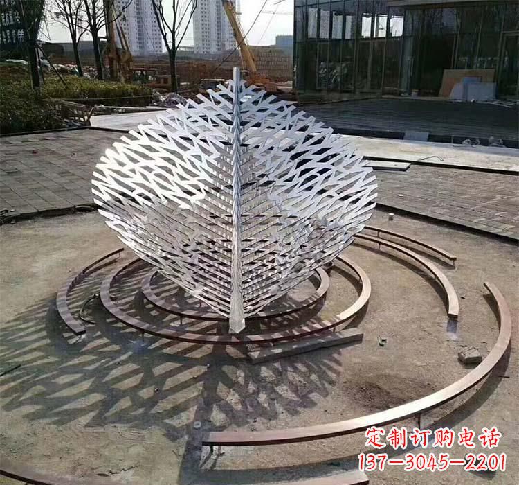 山西不锈钢镂空景观树叶雕塑