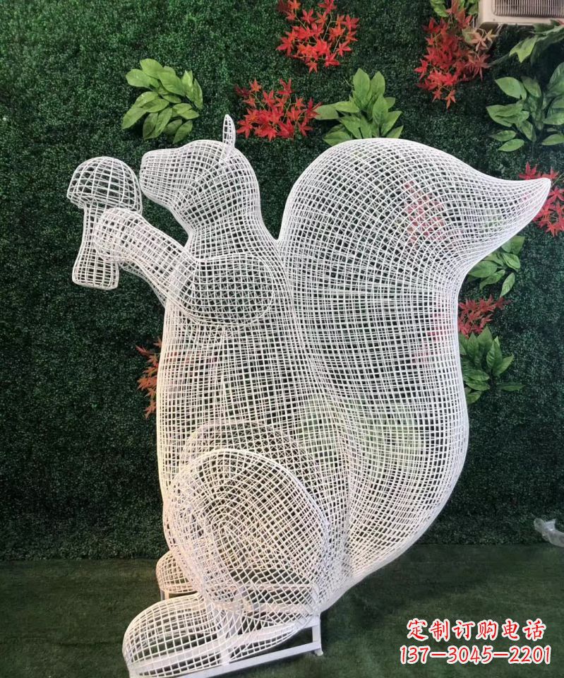 山西不锈钢松鼠雕塑展现自然的美