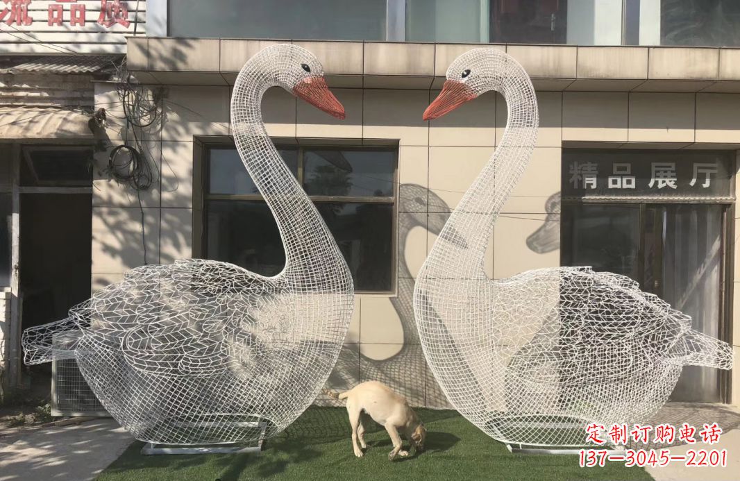 山西不锈钢镂空天鹅雕塑户外摆件