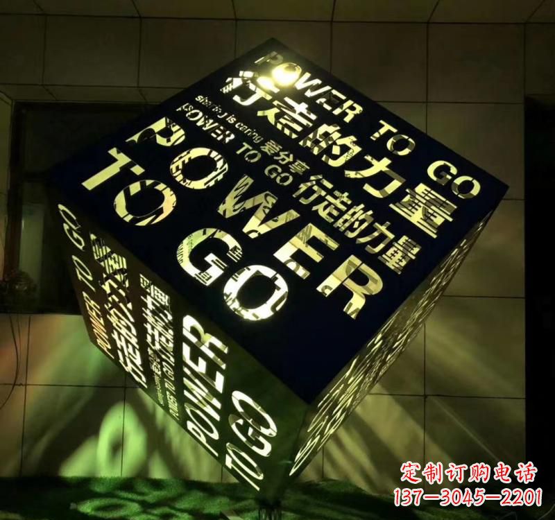 山西不锈钢材质的魔方雕塑精致的艺术设计