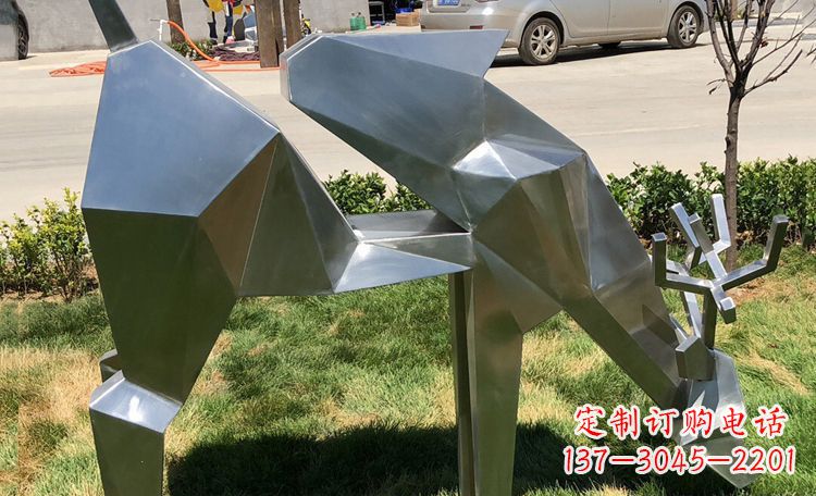 山西不锈钢梅花鹿雕塑给公园带来美丽风景