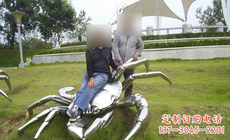山西不锈钢螃蟹雕塑艺术美化公园环境