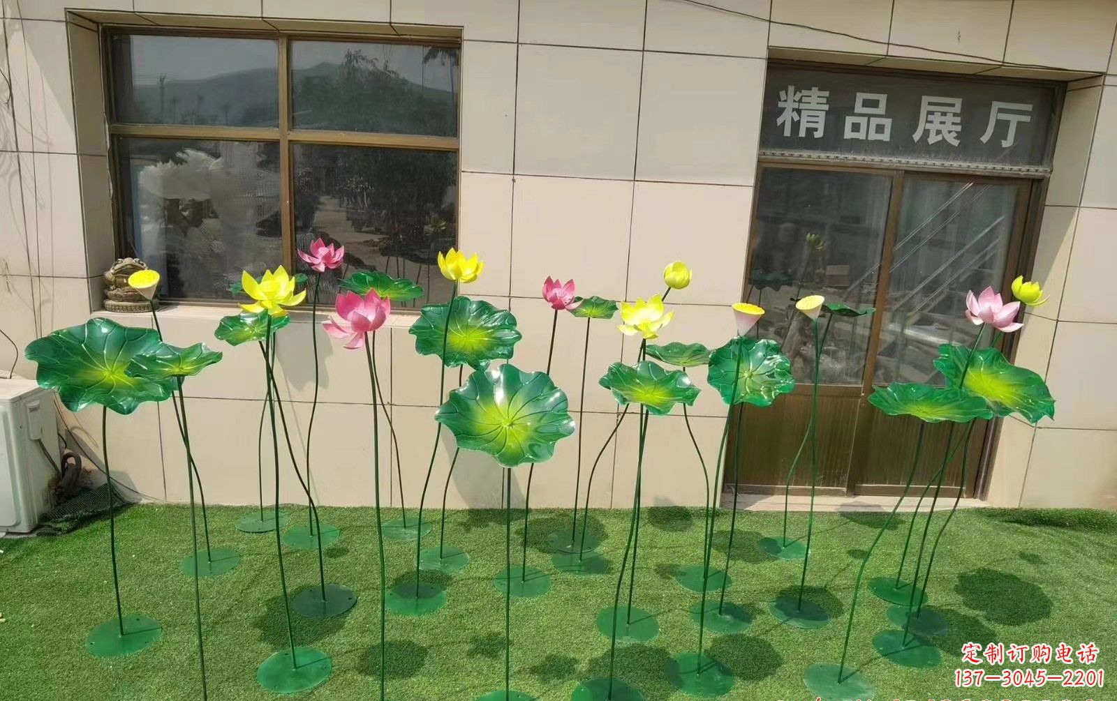 山西不锈钢荷花雕塑给景观增添美感