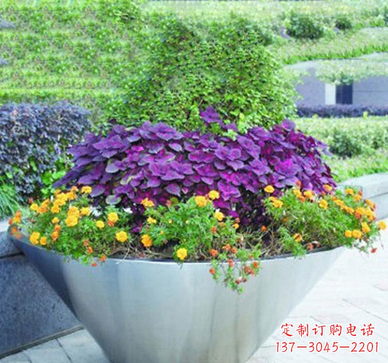 山西不锈钢花盆雕塑艺术之美