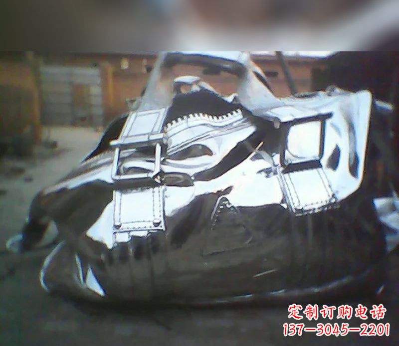 山西不锈钢手提包雕塑 (2)