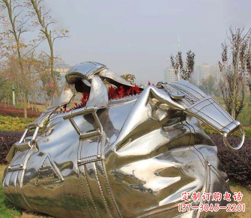 山西不锈钢手提包雕塑1