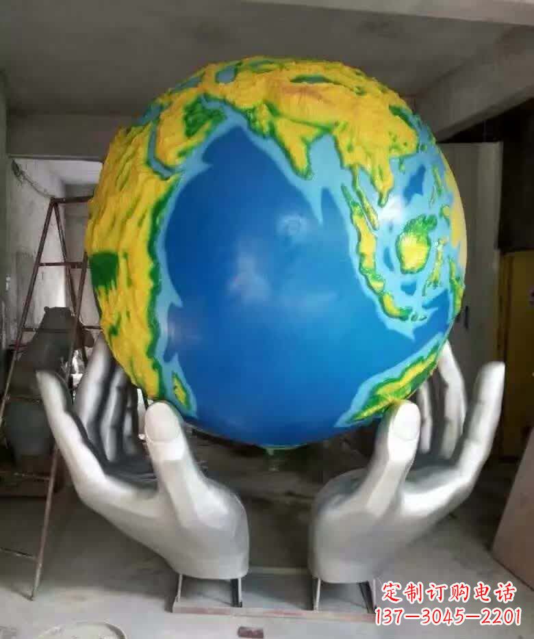 山西不锈钢手托地球雕塑精美的艺术作品