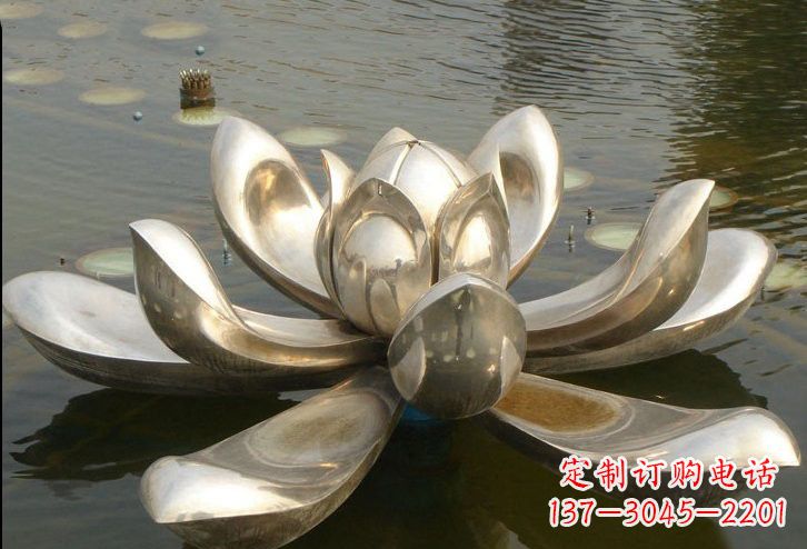 山西不锈钢水面上的莲花雕塑
