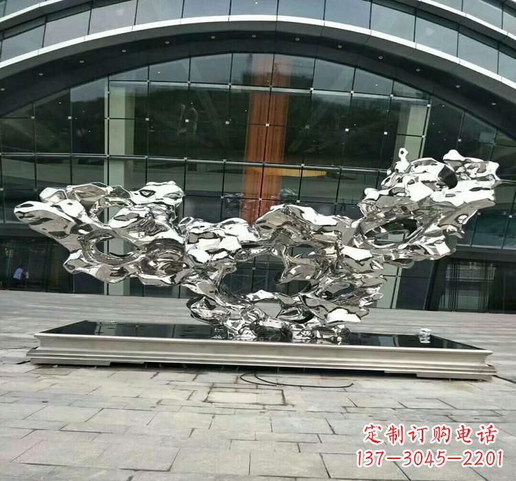 山西灵动的太湖石雕塑