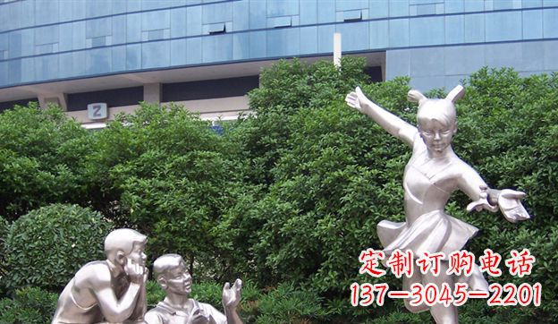 山西不锈钢制作的儿童踢毽子雕塑