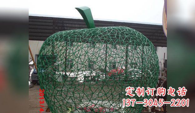 山西不锈钢网制作的苹果雕塑——精致且耐久