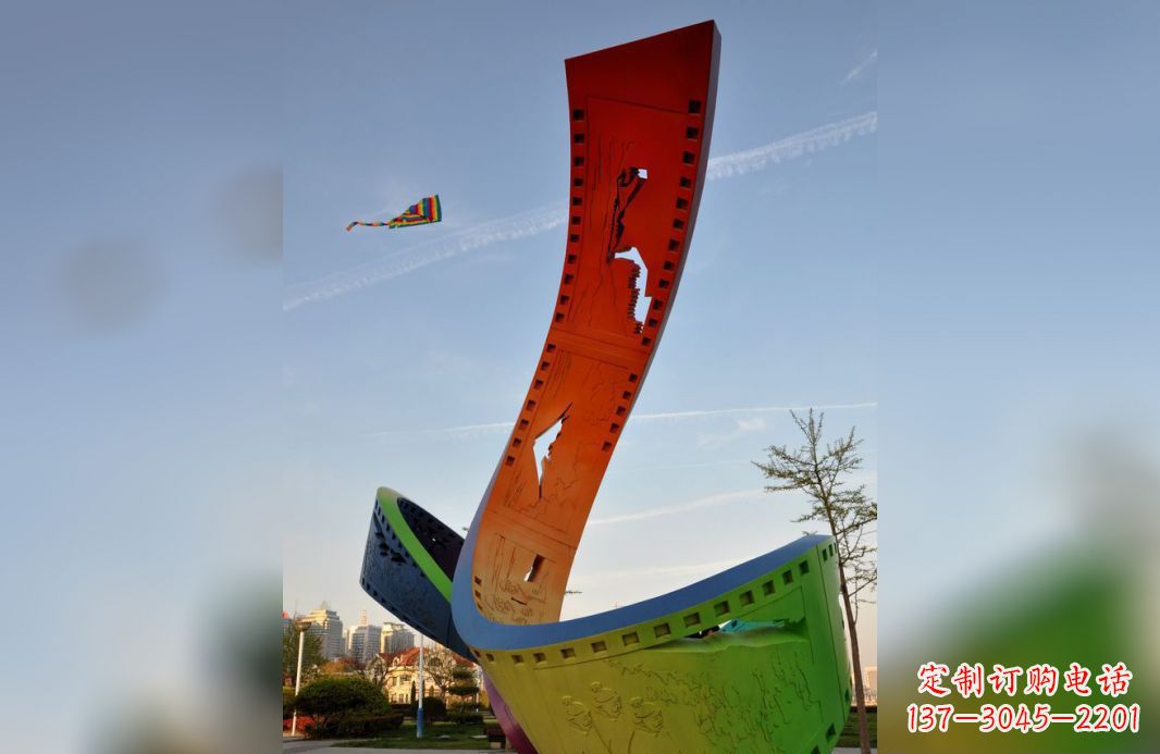 山西不锈钢五彩胶卷广场景观雕塑