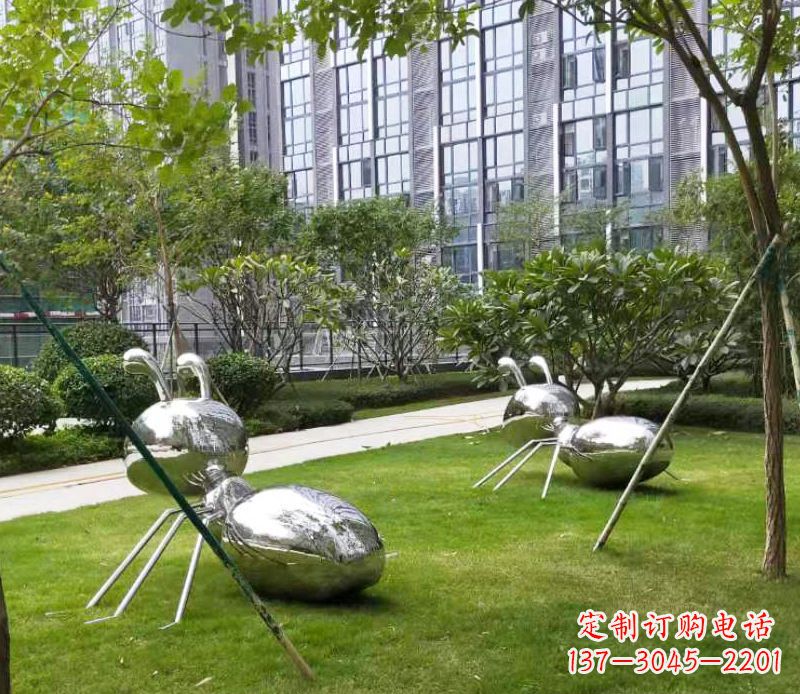 山西不锈钢小区的蚂蚁雕塑