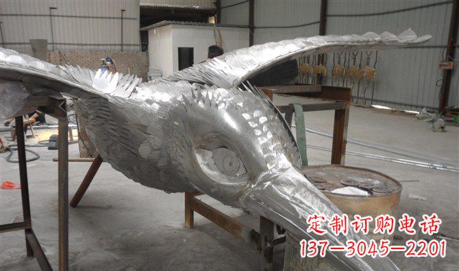 山西不锈钢雄鹰展翅——自由之翼的象征