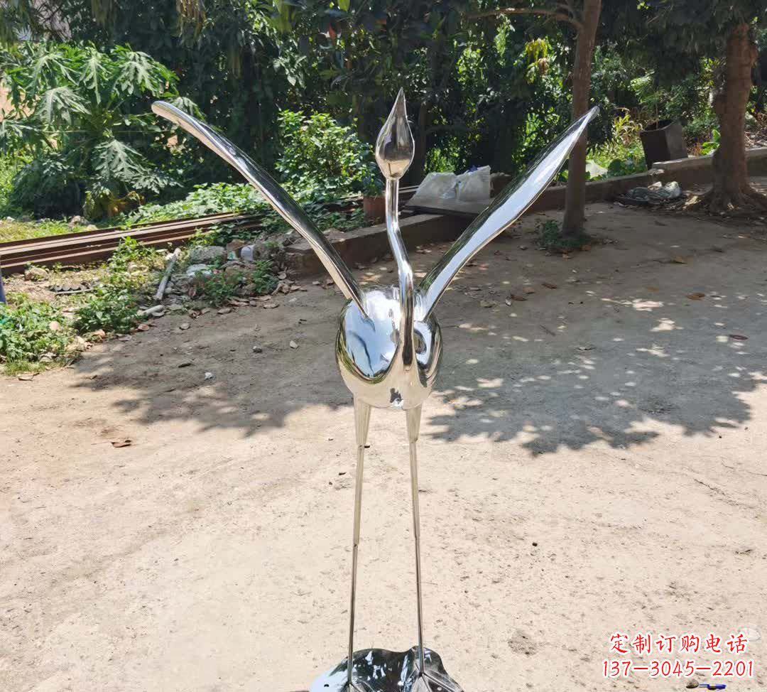 山西不锈钢园林镜面仙鹤雕塑1