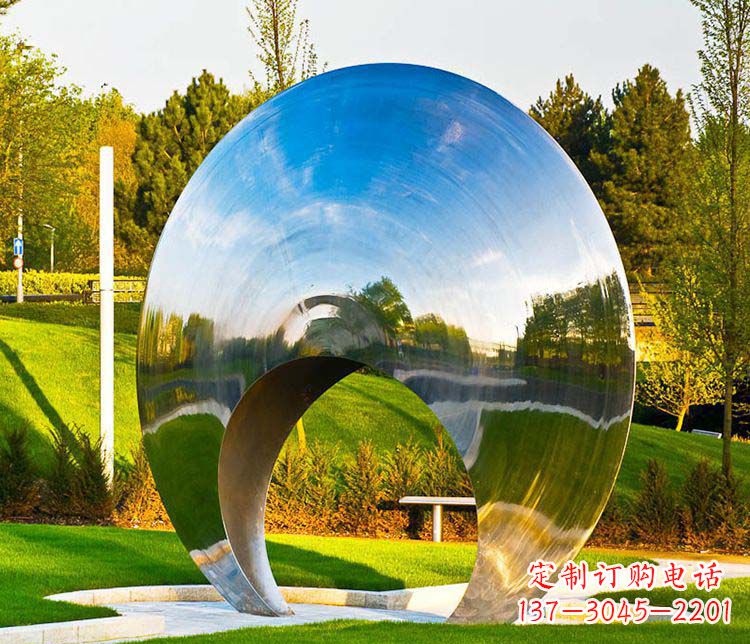 山西环环相扣的圆环雕塑