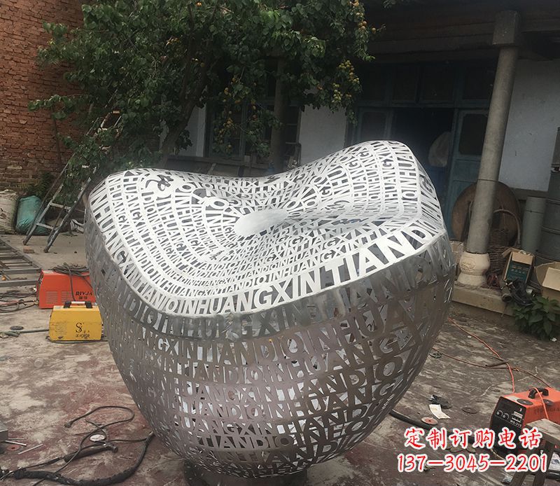 山西不锈钢元宝雕塑精美外形与精美文化
