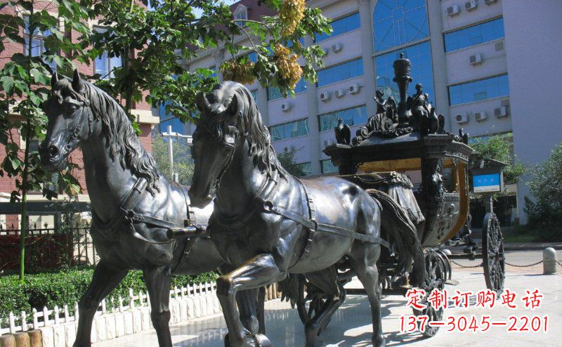 山西马车雕塑西方步行街的瑰宝