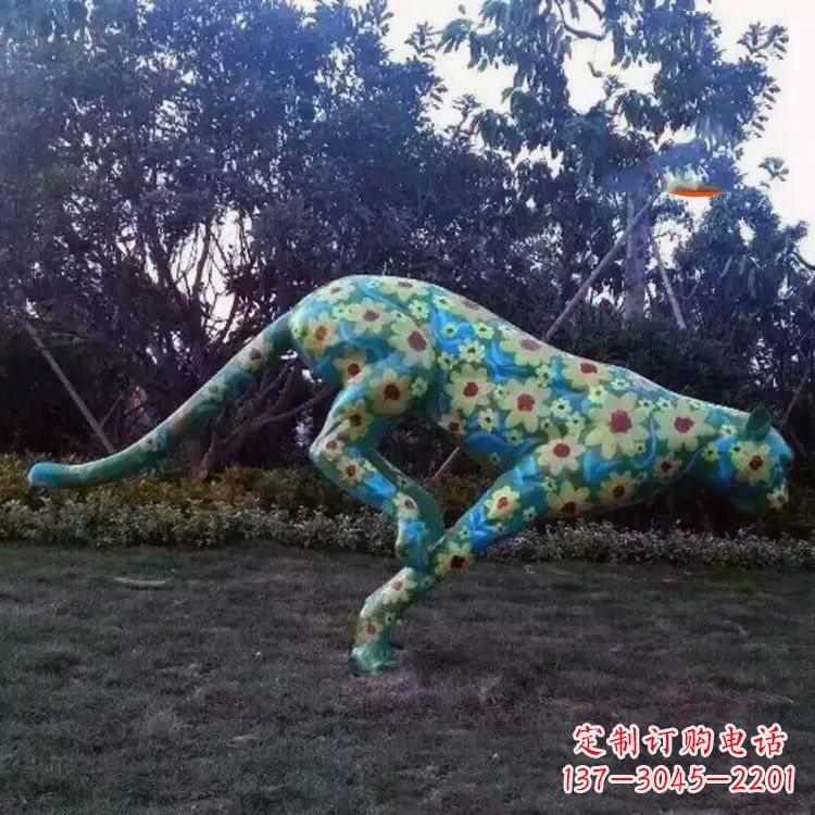 山西玻璃钢彩绘豹子雕塑艺术与自然的完美结合