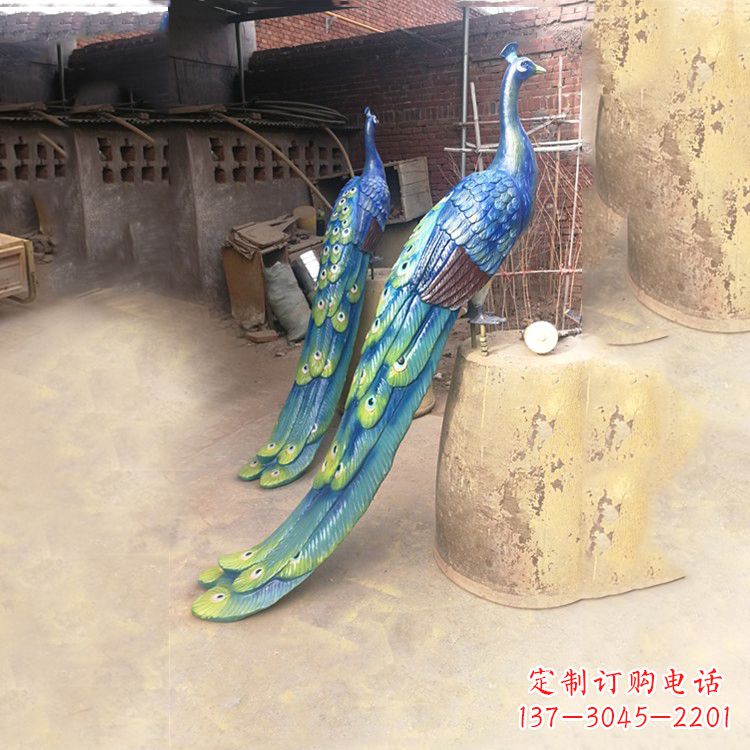 山西传统文化的象征——彩绘孔雀铜雕塑