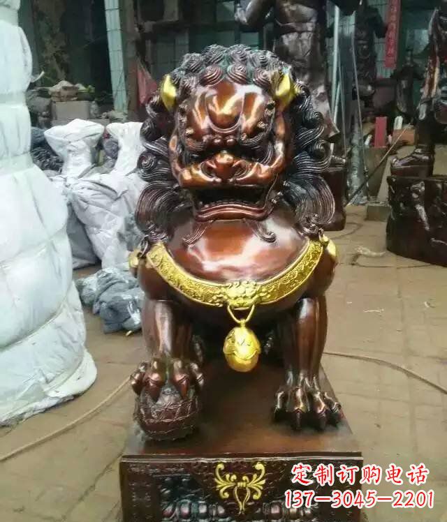 山西踩球的狮子铜雕