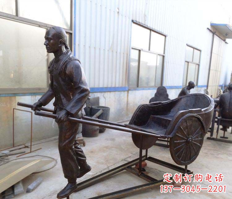 山西青铜车夫雕塑致敬车夫的贡献