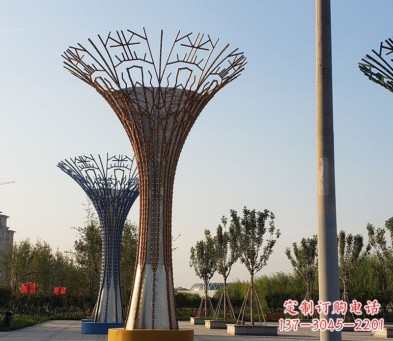 山西城市景观的点缀——不锈钢树叶雕塑