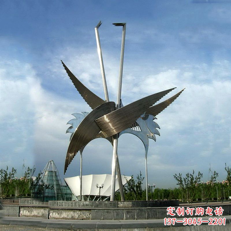 山西城市广场精美仙鹤雕塑