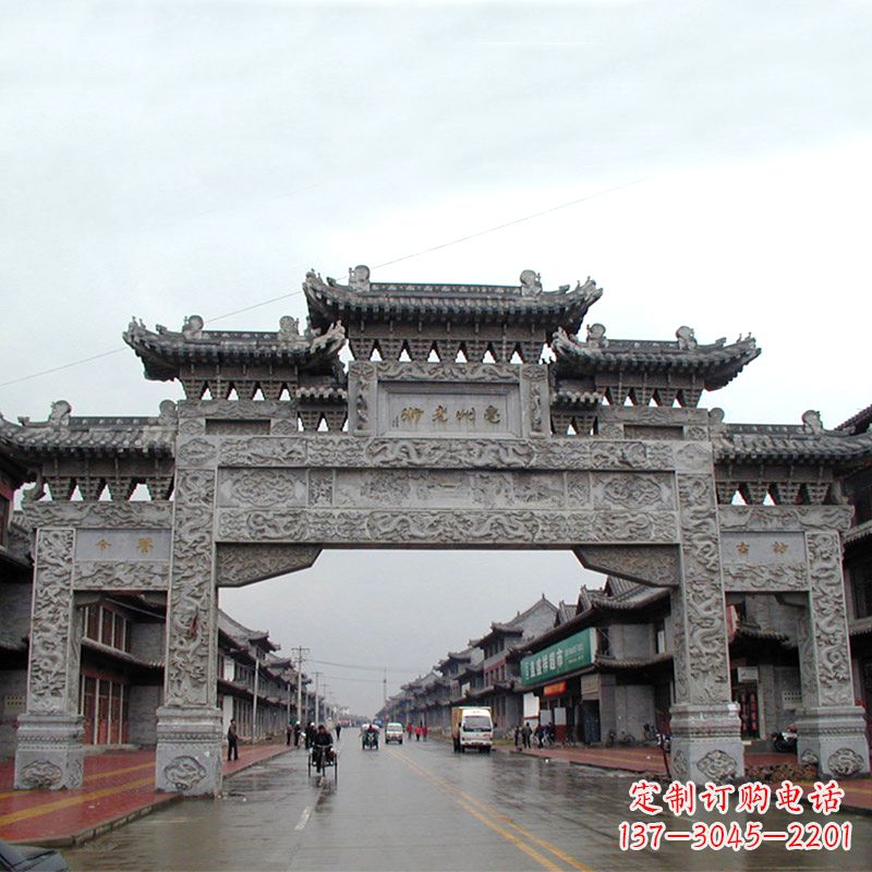 山西城市街道仿古石牌楼