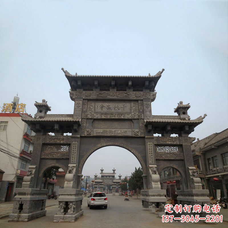 山西城市街道仿古三门石雕牌楼