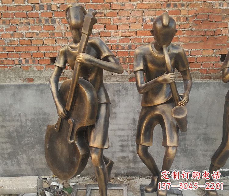 山西雄伟屹立——萨克斯铜雕