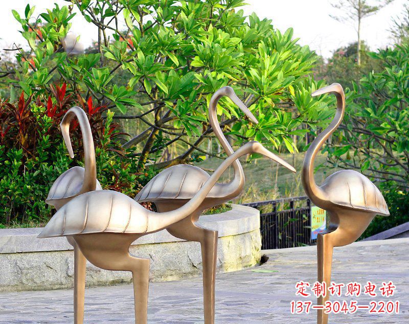 山西丹顶鹤雕塑传承悠久的中国传统艺术