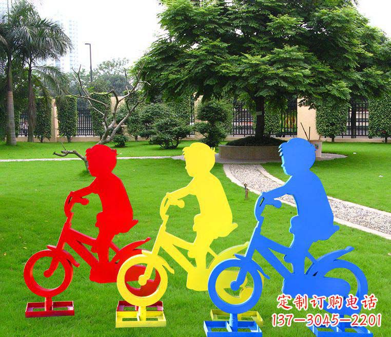 山西抽象男孩骑单车雕塑