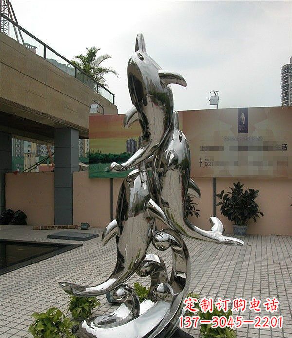 山西海豚雕塑表达创意与活力