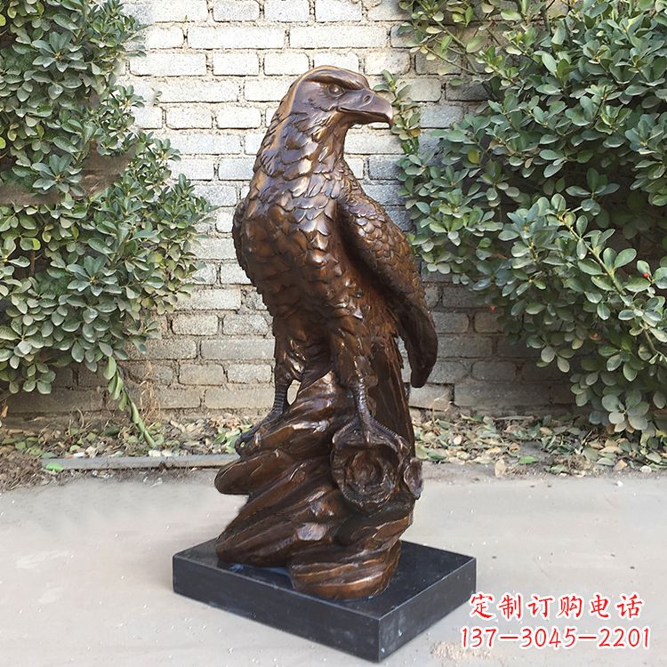 山西铸造精美的老鹰雕塑
