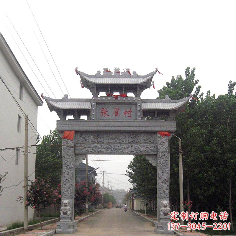 山西传承古老文化——村口青石单门石牌坊