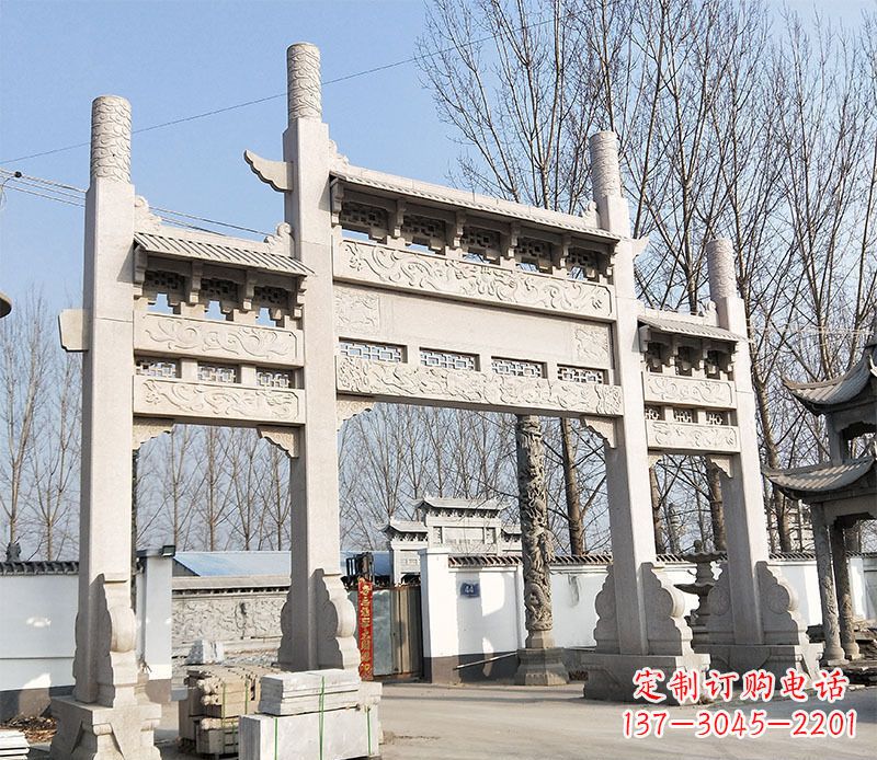 山西村口的珍贵文化——牌坊雕塑