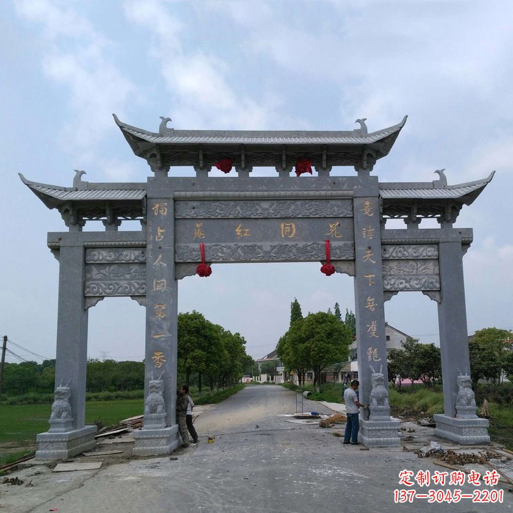 山西青石三门牌坊雕塑传承中国古典文化