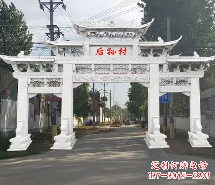 山西精巧古朴的村庄牌坊石雕