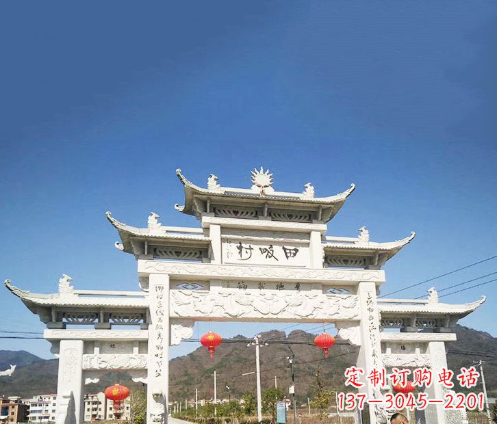 山西村庄的牌坊雕塑