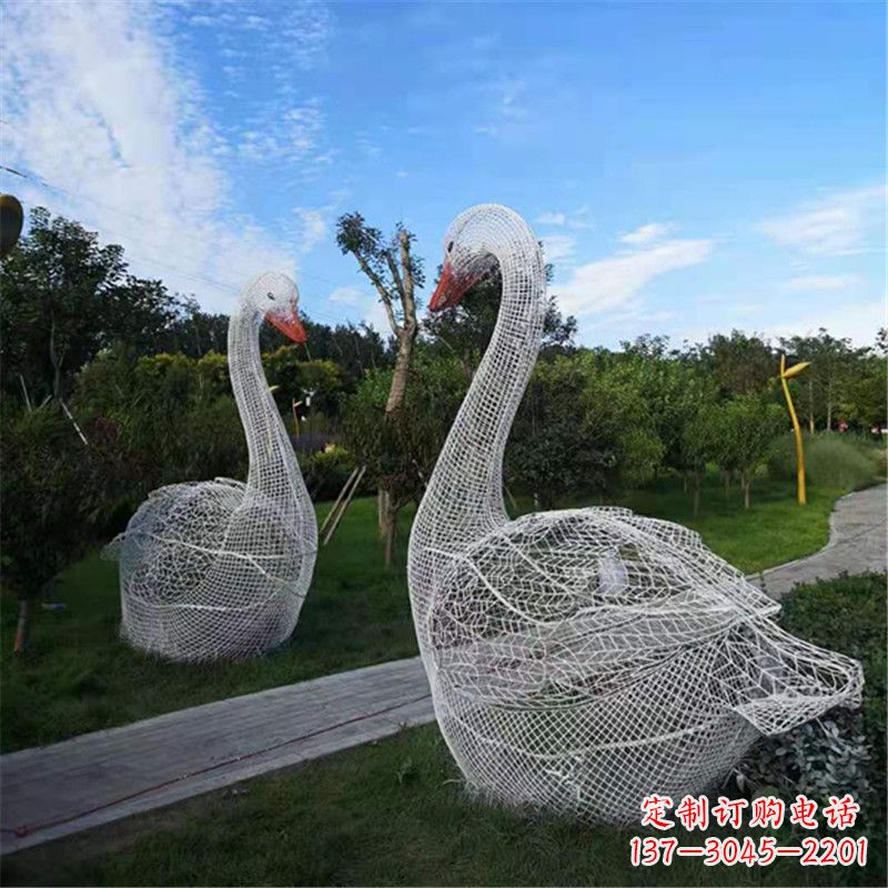 山西大型网格天鹅景观动物雕塑摆件(天鹅爱心门)