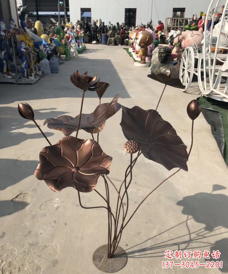 山西精美锻铜荷花雕塑
