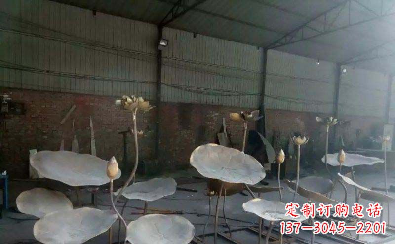 山西锻铜荷叶荷花广场景观雕塑