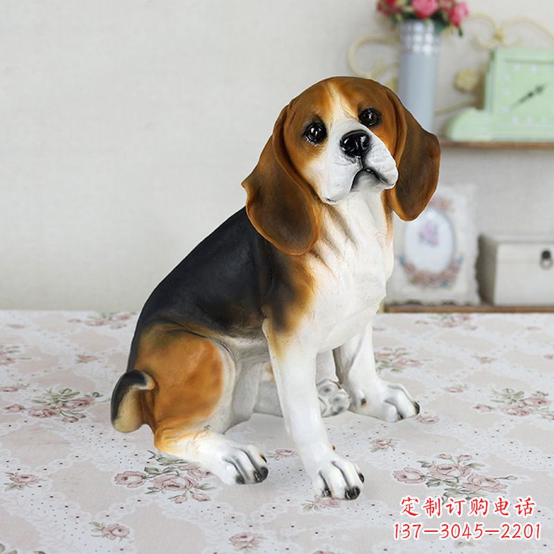 山西玻璃钢蹲姿仿真比格犬雕塑