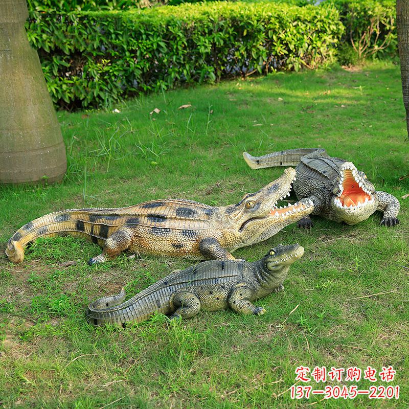 山西鳄鱼雕塑摆件玻璃钢公园园林草坪动物雕塑