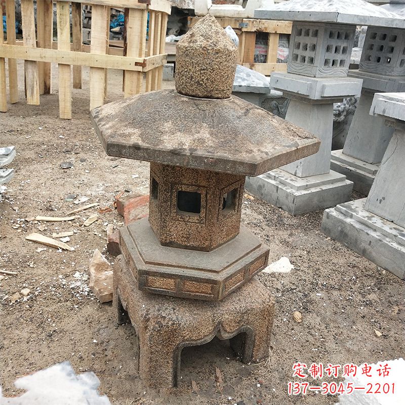 山西古雅时尚仿古石灯笼雕塑